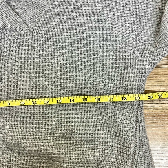 Vince V-Neck Cashmere Blend Sweater Size Medium - Picture 5 of 7